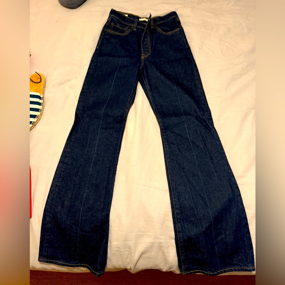 Like new Levi's rib cage jeans